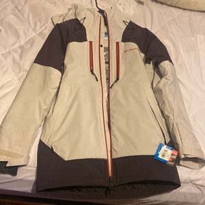 Brand new size small Columbia Omni-Tech jacket. Great for the cold weather!